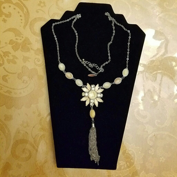 New York & Company necklance - Picture 3 of 6